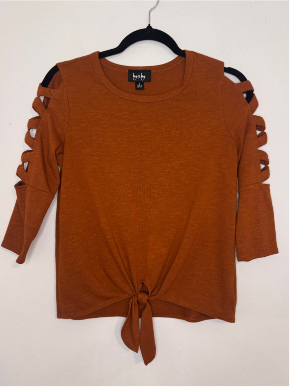 Women's by & by Rust 3/4 Sleeve cut out Shoulder Tie Front Size S